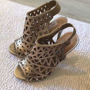 🆕 NWOB Steve Madden Laser cut  Slingback Peep